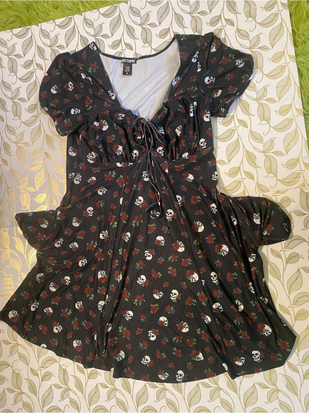 Hot Topic Black Tie-Front Dress with Red Roses & White Skulls
